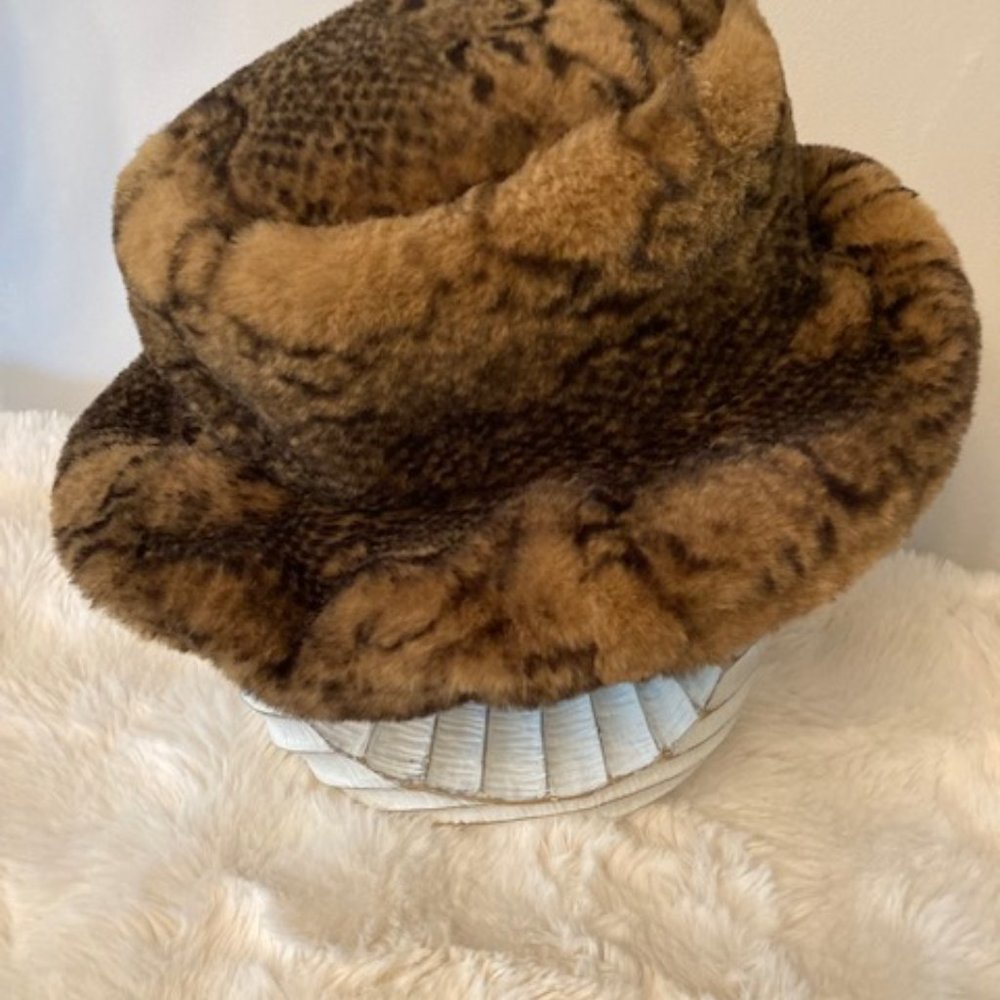 Le Carrie - One Size - FLUFFY BUCKET HAT